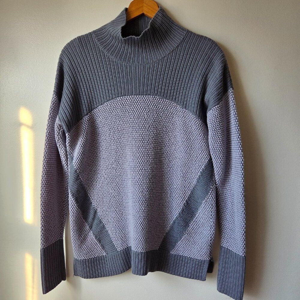 EUC LIKE NEW LULULEMON MOCKNECK 100% MERINO WOOL SOFT SWEATER SIZE 10 / M